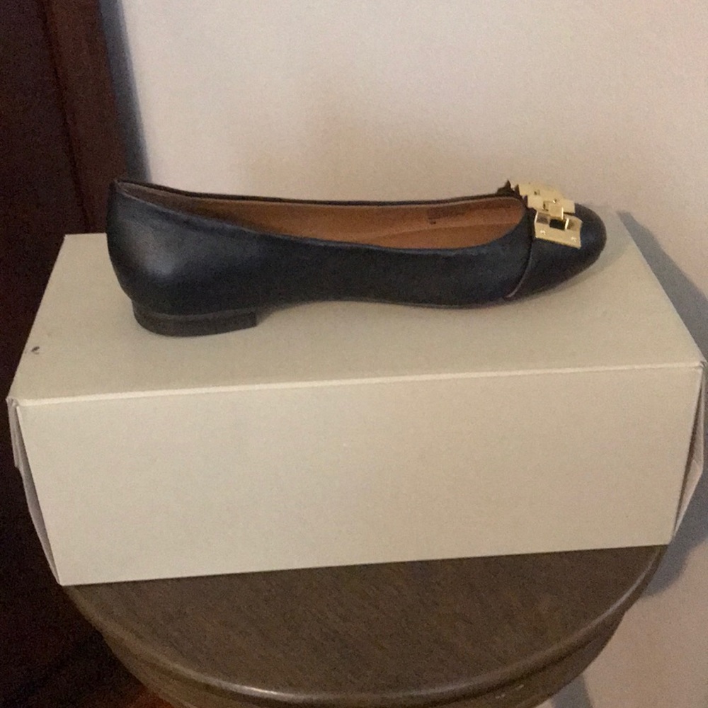 Used Banana Republic Black/Gold leather flats,Sz 5